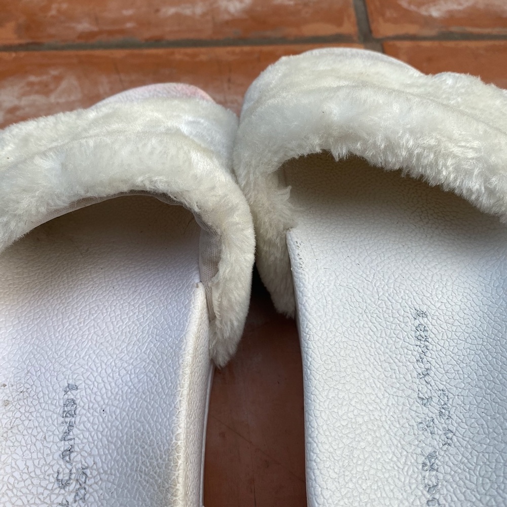 Fuzzy White Slides - image 4